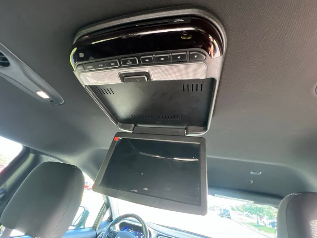 Used 2021 Chrysler Pacifica Touring w/ S Appearance Package FWD image 24