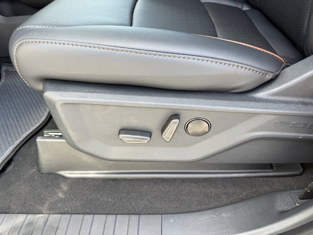 New 2026 Ford F250 Lariat w/ Black Appearance Package image 11