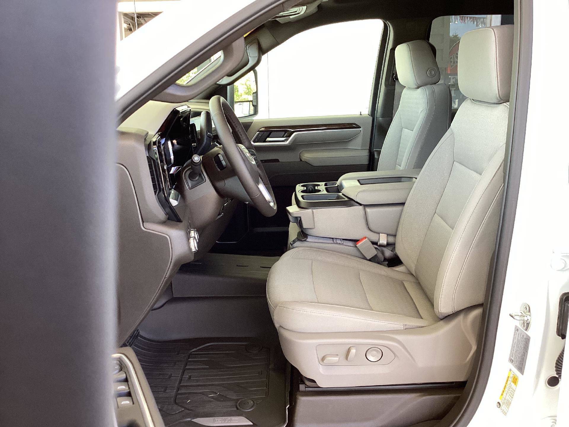 New 2026 GMC Sierra 2500 SLE w/ SLE Value Package; AWD/4WD image 10