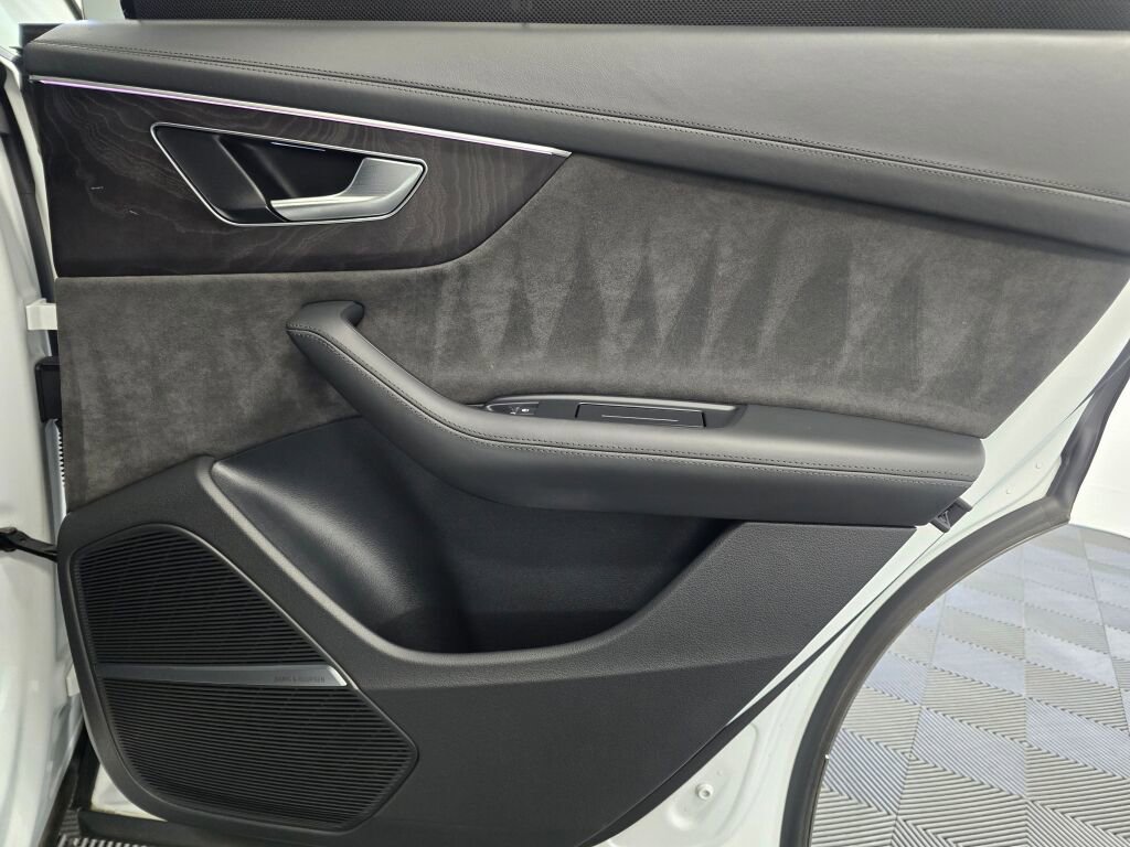 Used 2021 Audi Q8 Prestige w/ Prestige Package image 25