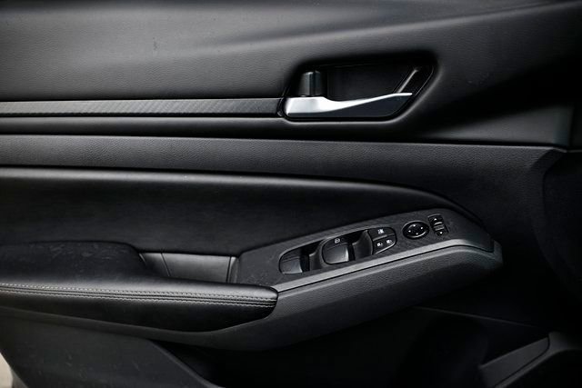 Used 2025 Nissan Altima 2.5 SV image 15