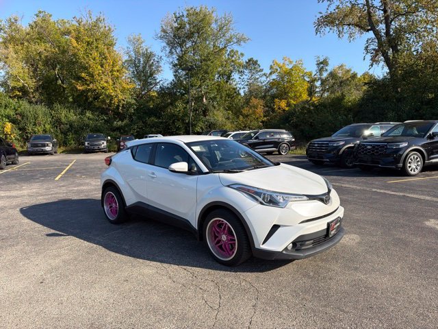 Used 2018 Toyota C-HR XLE FWD image 3
