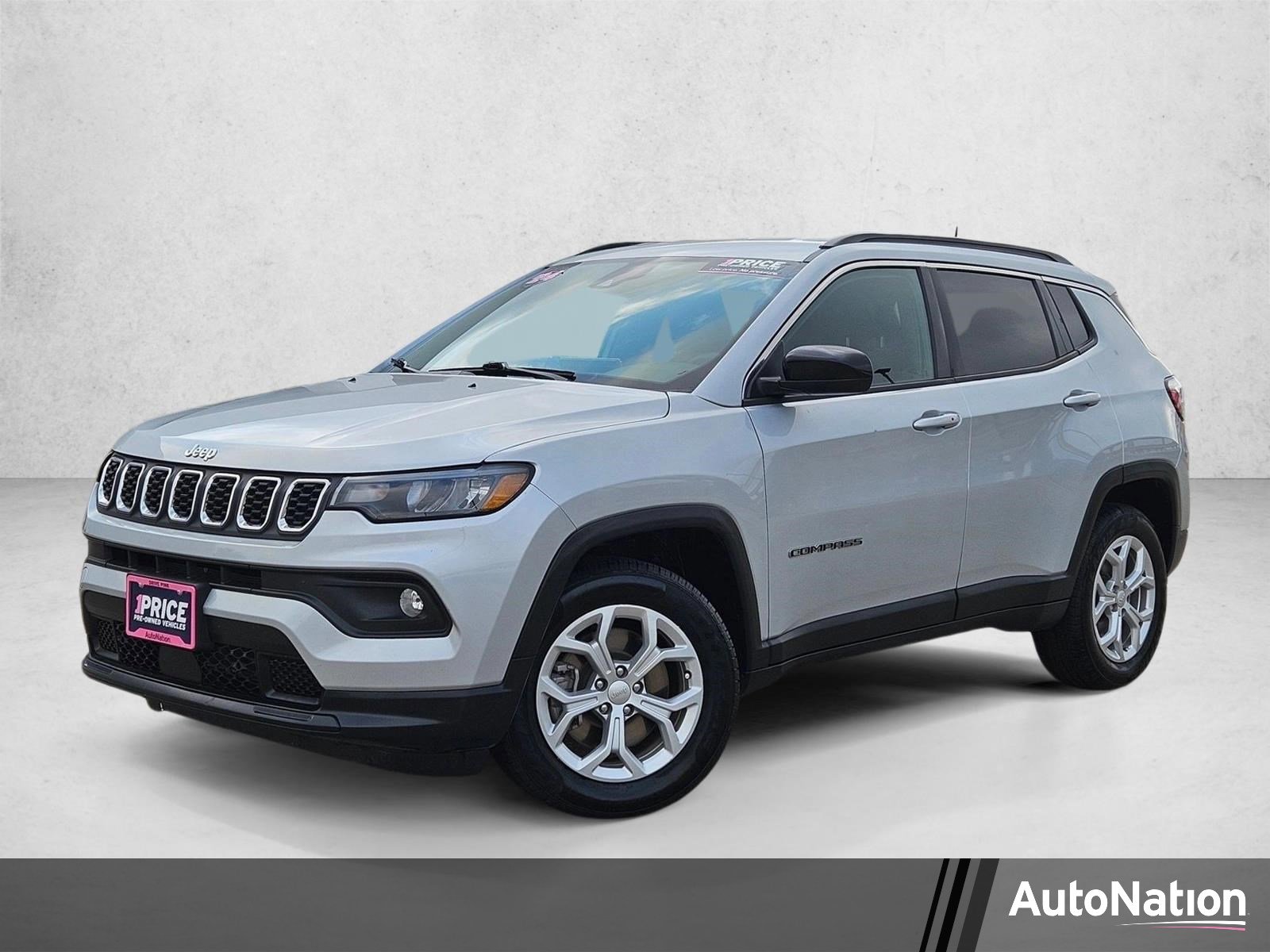 Used 2024 Jeep Compass Latitude AWD/4WD image 1