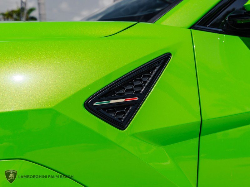 Used 2025 Lamborghini Urus SE AWD/4WD image 8