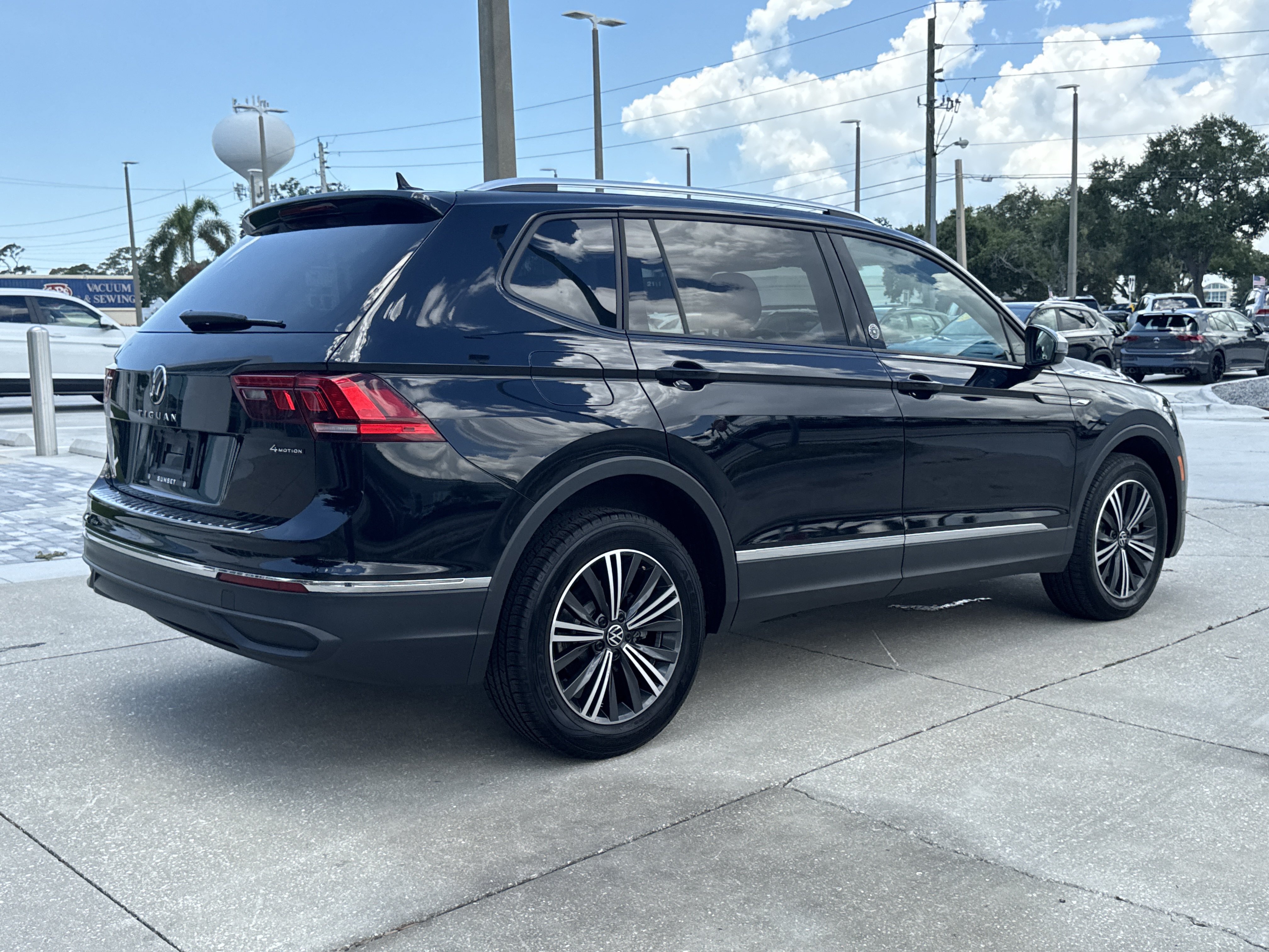Certified 2024 Volkswagen Tiguan Wolfsburg Edition AWD/4WD image 4