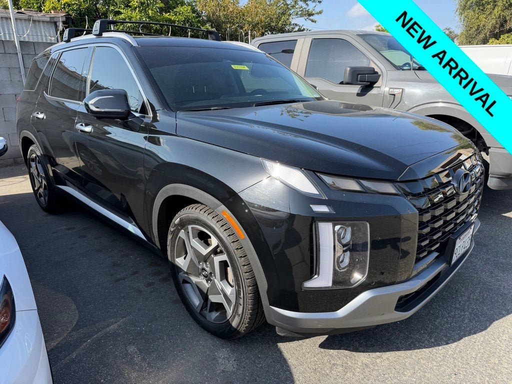 Used 2023 Hyundai Palisade SEL w/ Premium Package FWD image 2