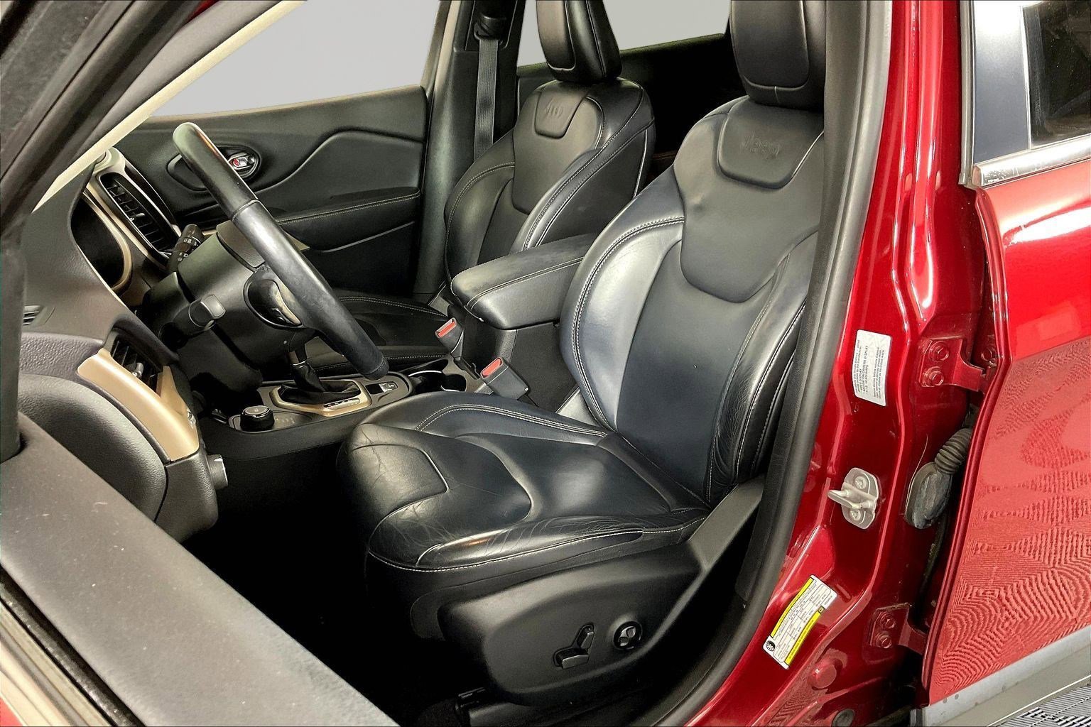 Used 2017 Jeep Cherokee Limited image 21