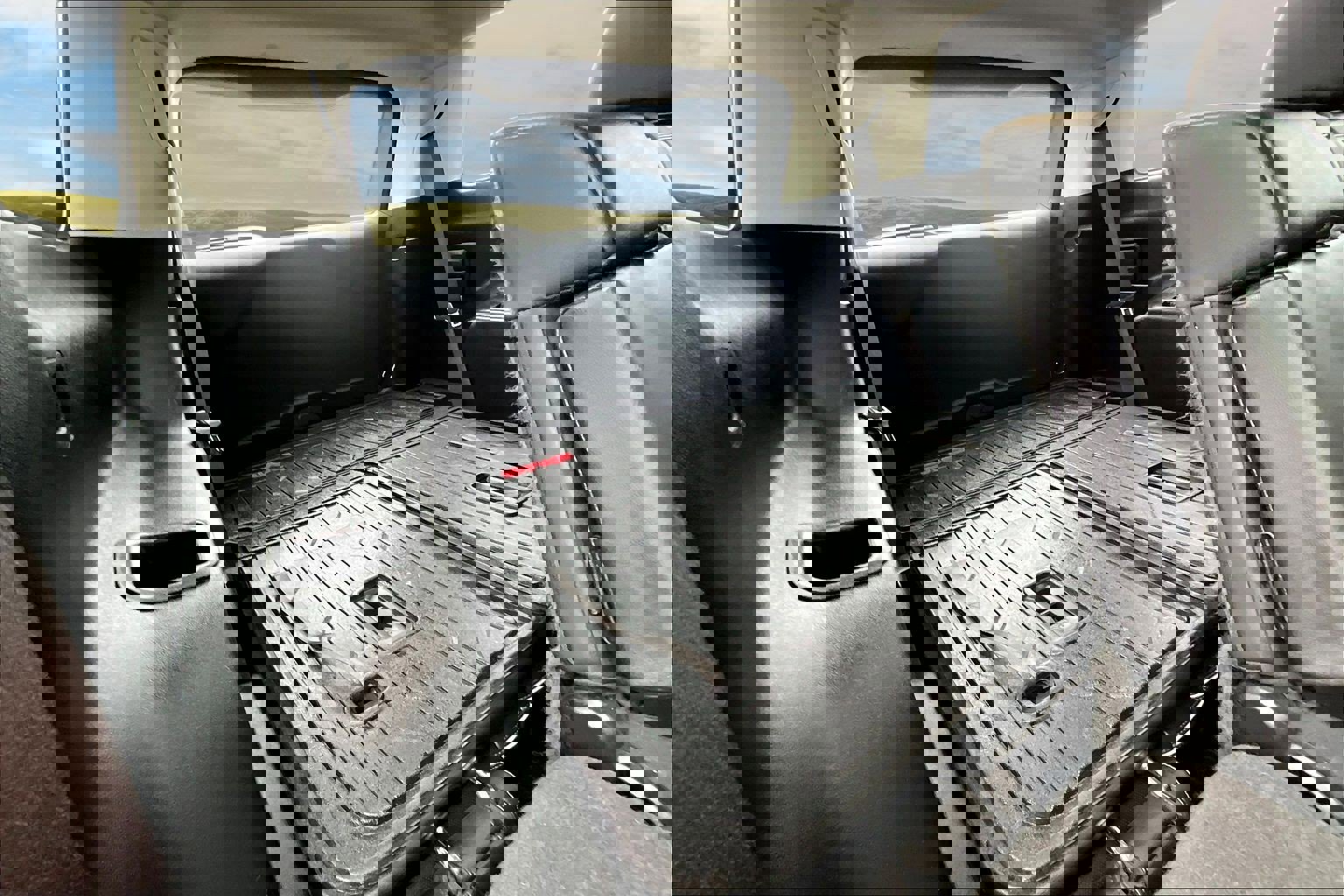 Used 2021 GMC Acadia Denali w/ Denali Ultimate Package AWD/4WD image 17