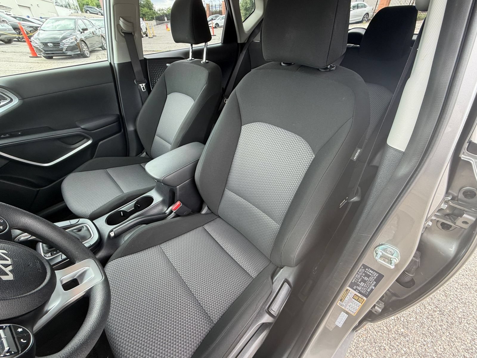 Used 2025 Kia Soul LX w/ LX Technology Package FWD image 35