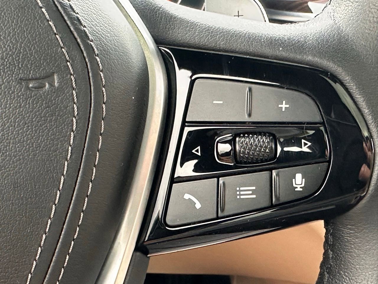 Used 2022 BMW 530i w/ Premium Package image 30