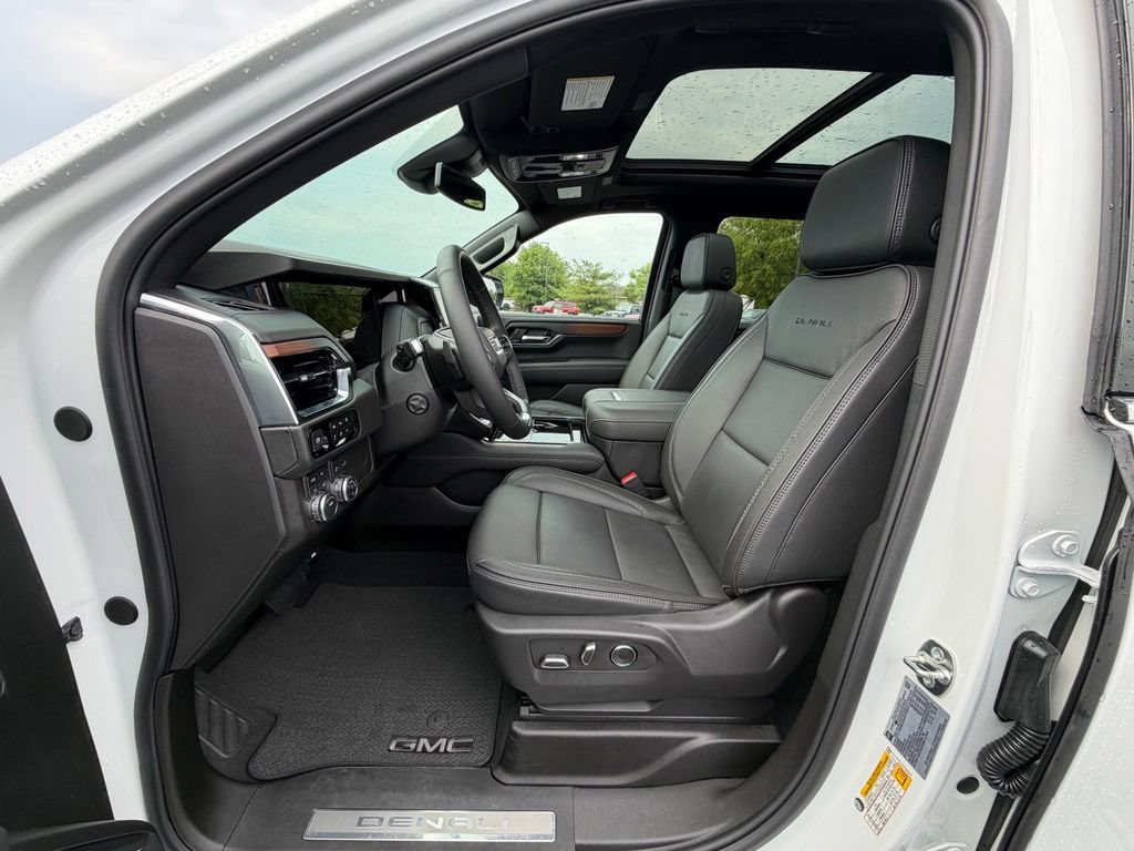 Used 2025 GMC Yukon XL Denali w/ Sun & Power Step Package AWD/4WD image 2