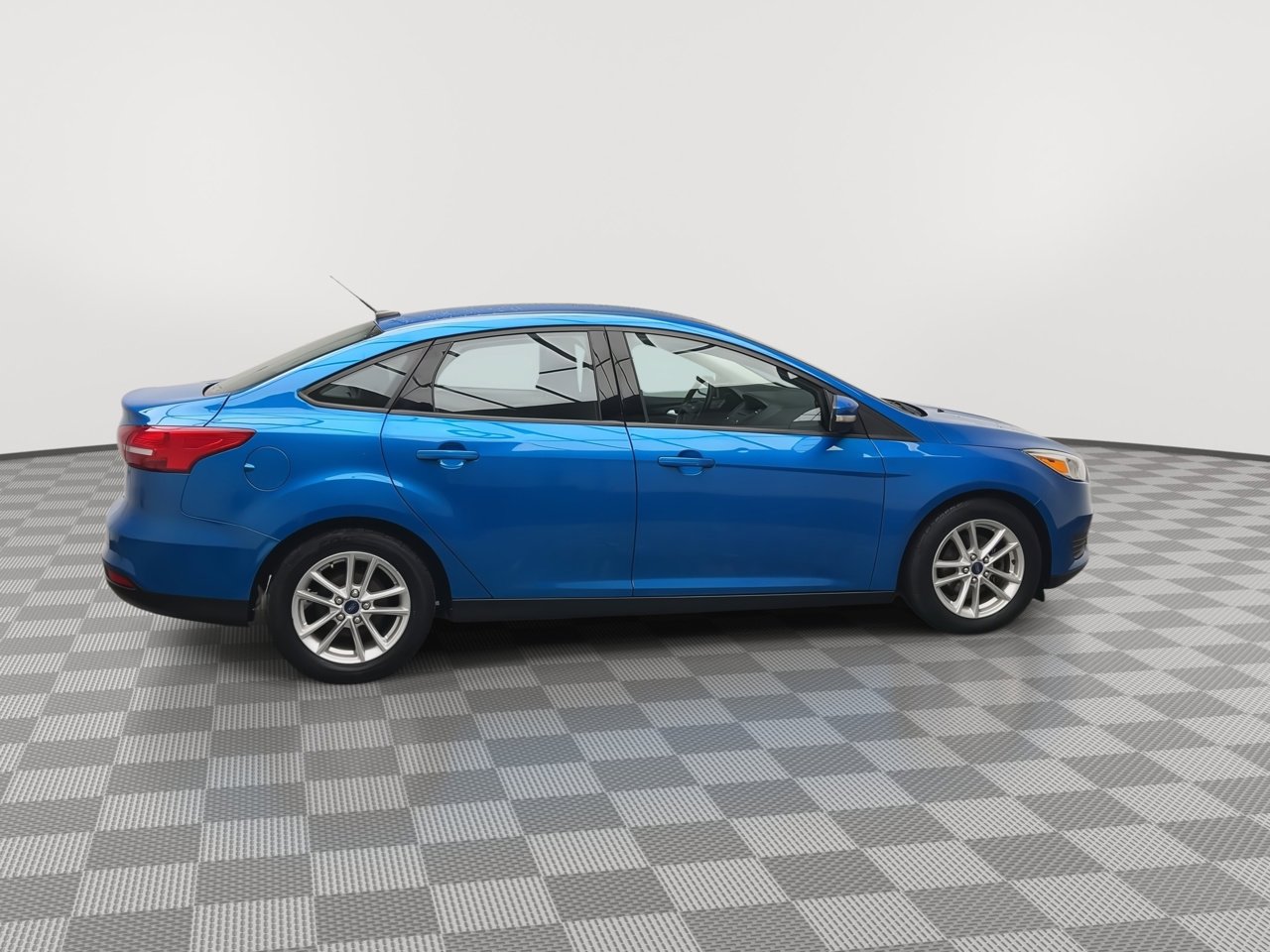 Used 2015 Ford Focus SE w/ SE Cold Weather Package image 32