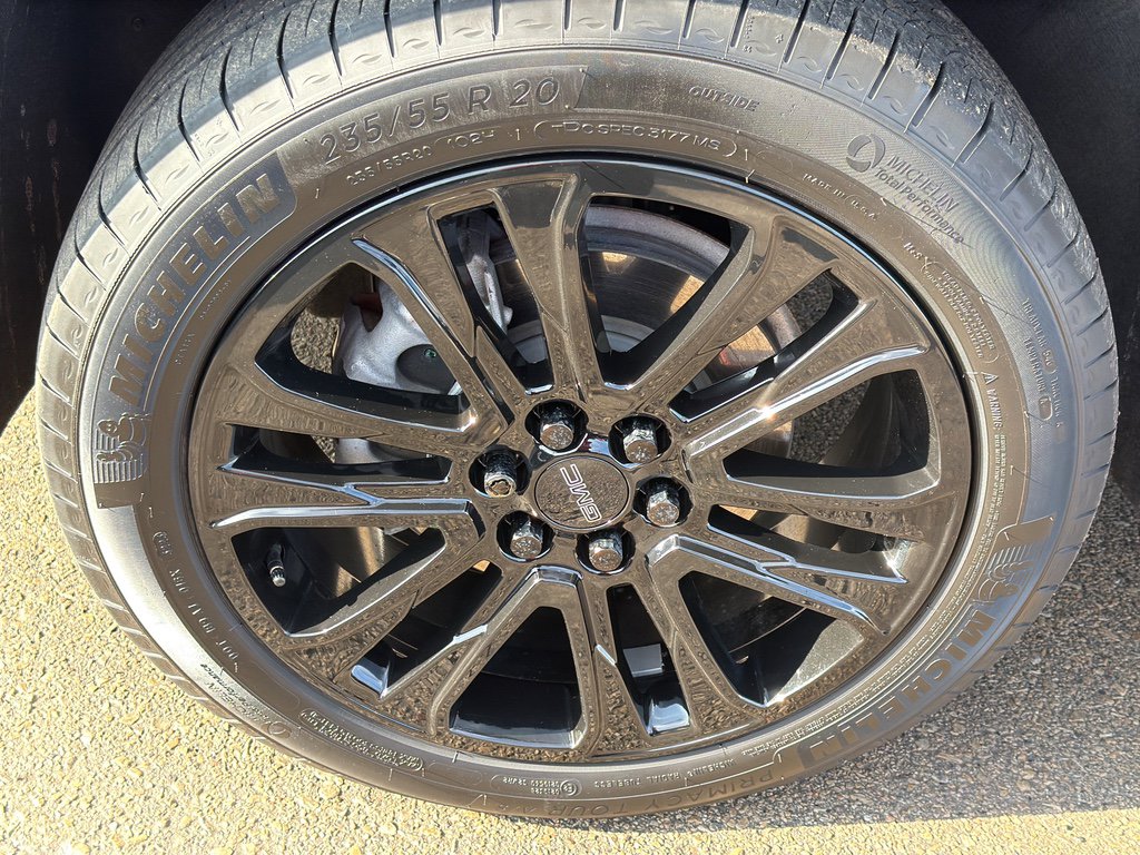 Used 2023 GMC Acadia SLE w/ Driver Convenience Package image 9