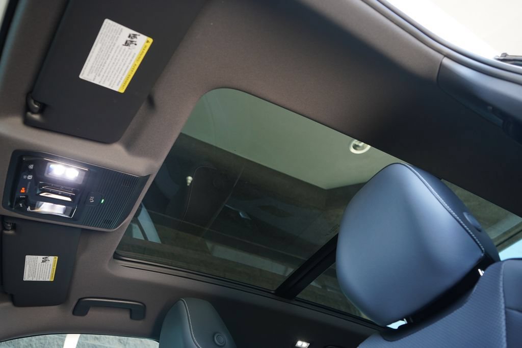 New 2026 Volkswagen Tiguan SE R-Line FWD image 12