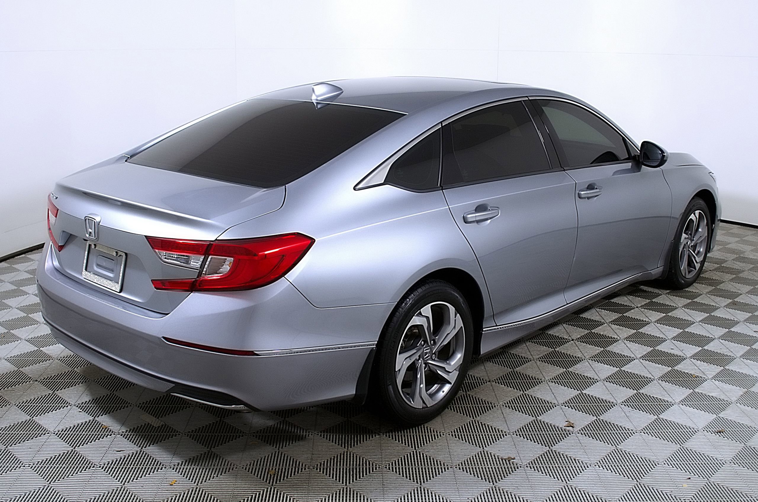 Used 2018 Honda Accord EX image 7