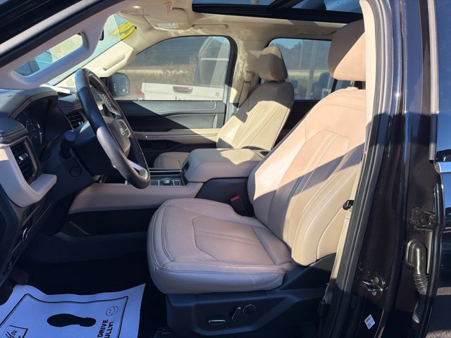 Used 2024 Ford Expedition Limited AWD/4WD image 19