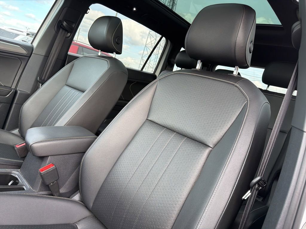 Used 2022 Volkswagen Tiguan SE R-Line image 18