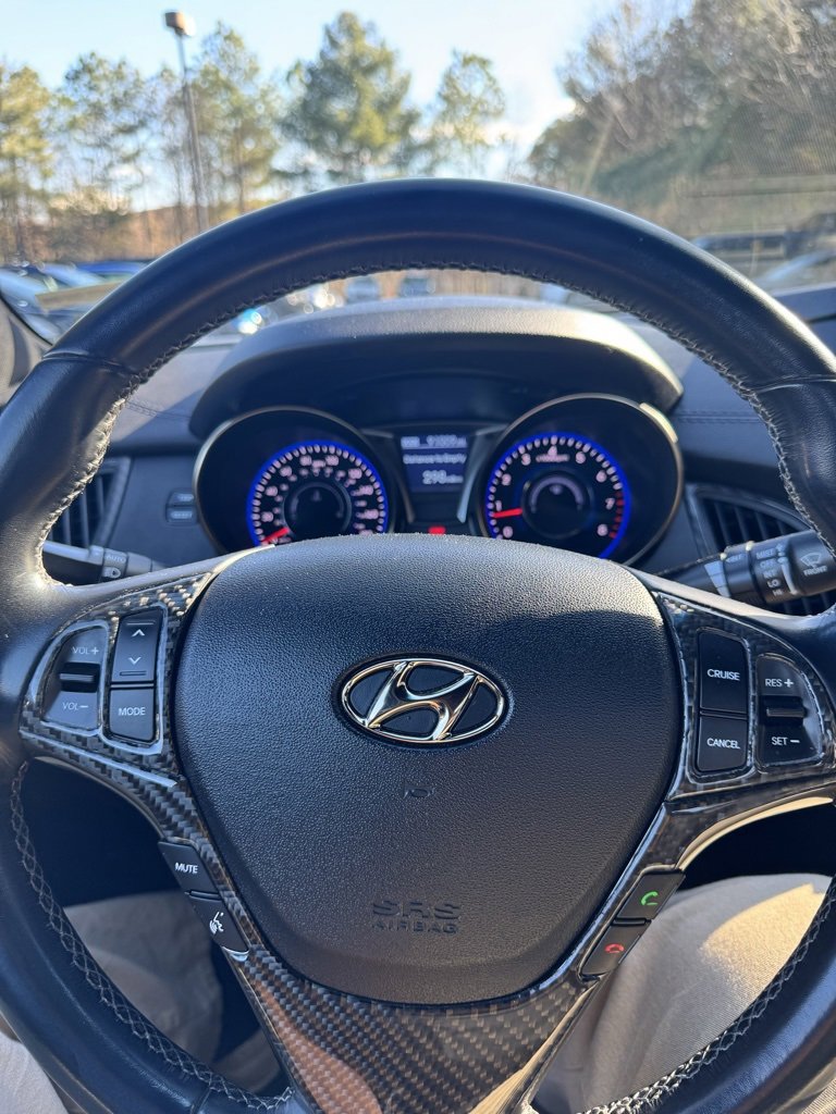 Used 2013 Hyundai Genesis 3.8 image 12