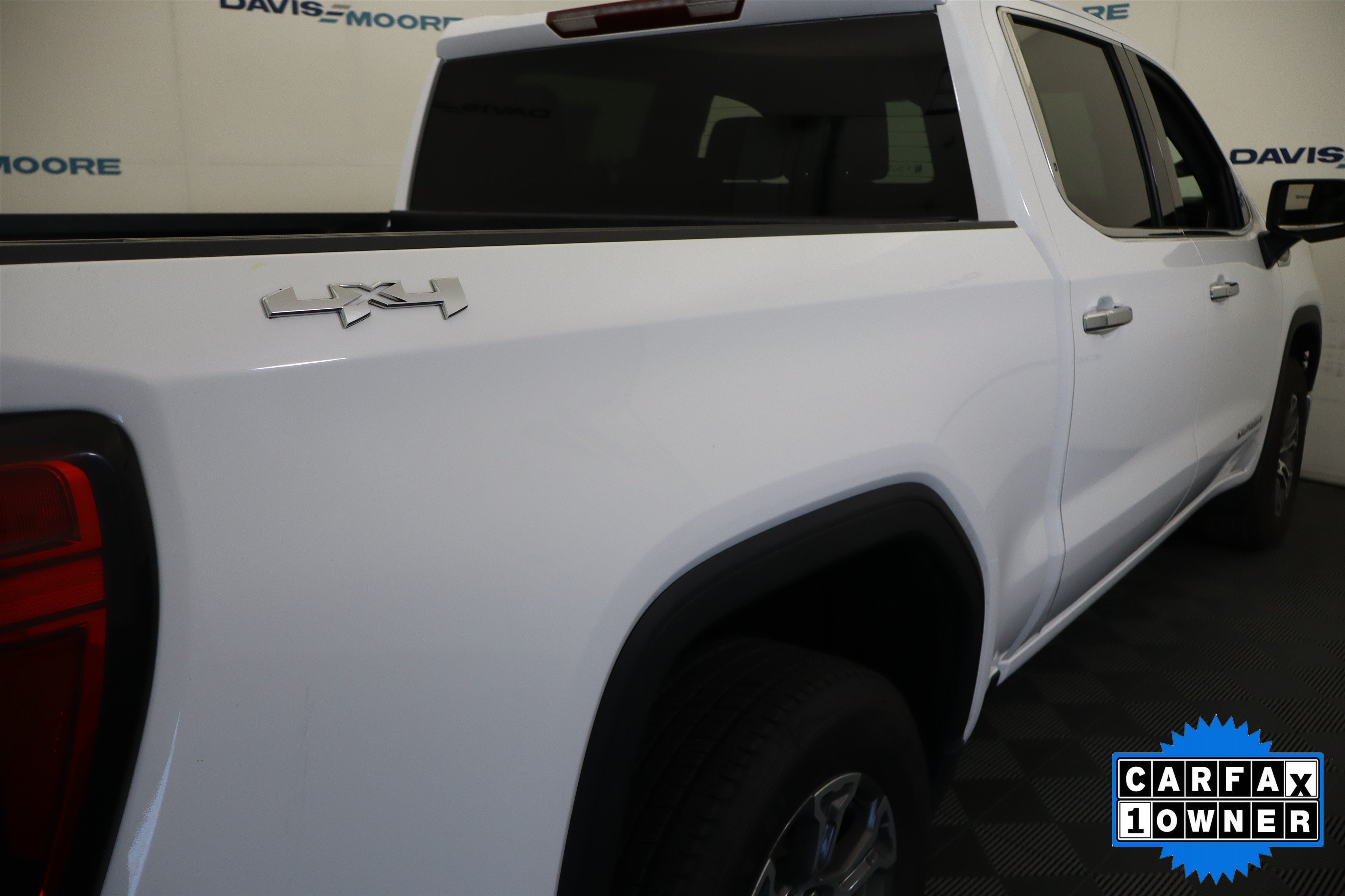 Used 2025 GMC Sierra 1500 SLT AWD/4WD image 7