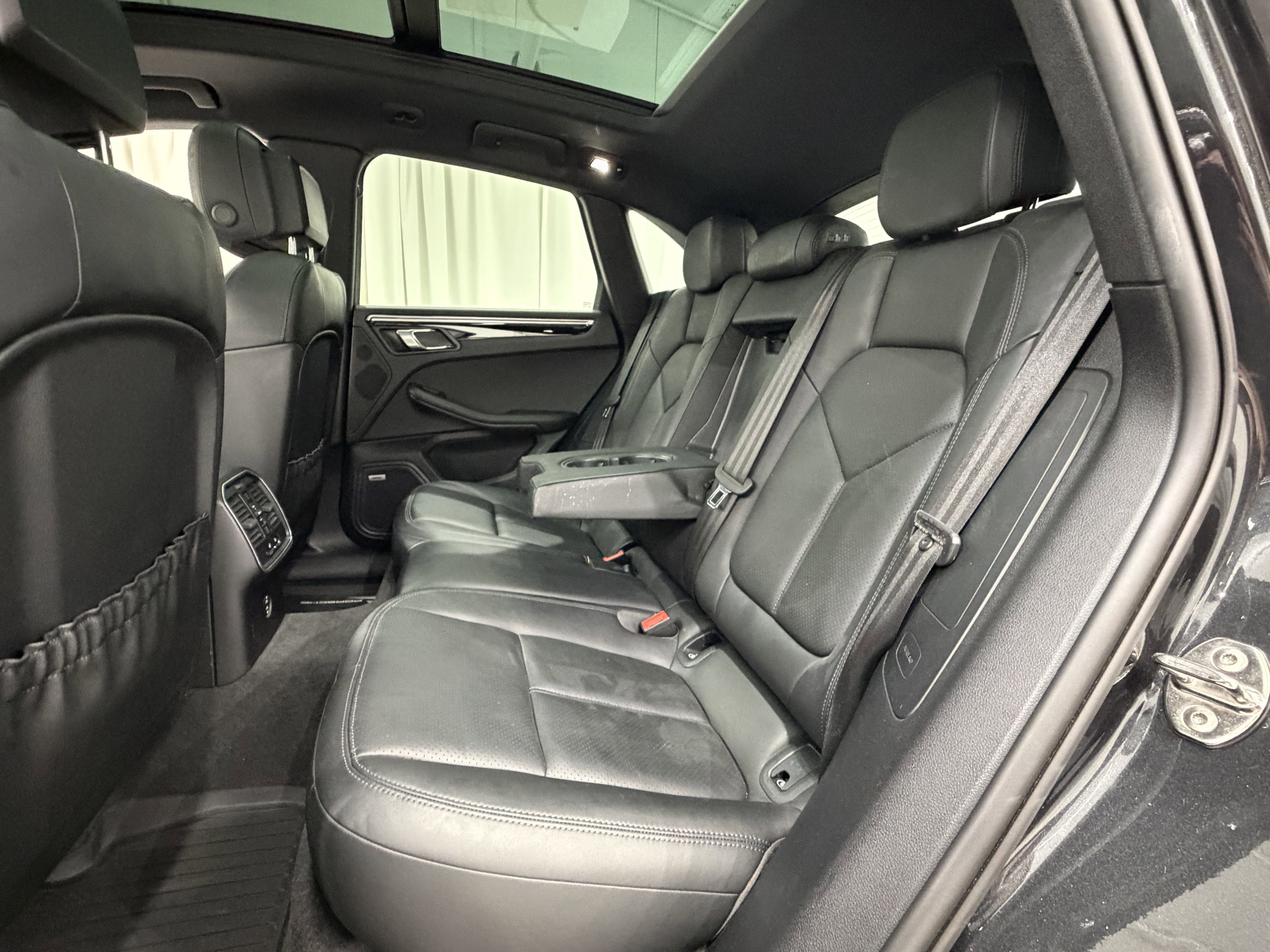 Certified 2021 Porsche Macan AWD/4WD image 20