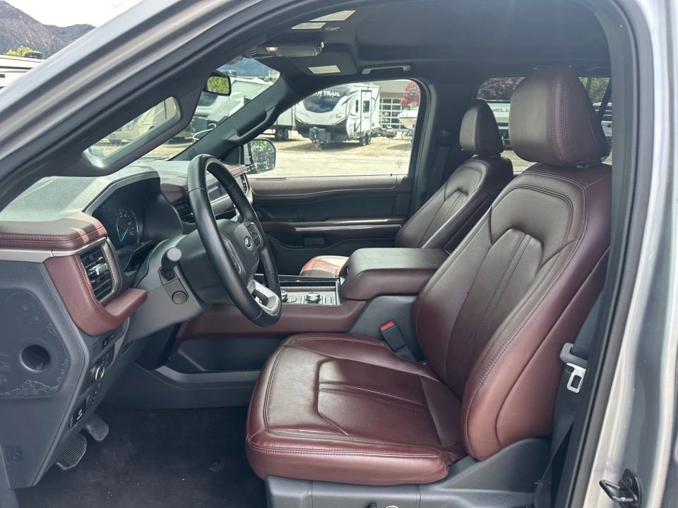 Used 2022 Ford Expedition Limited AWD/4WD image 3