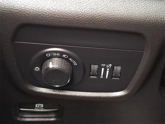 Used 2023 Jeep Grand Cherokee L Laredo image 27