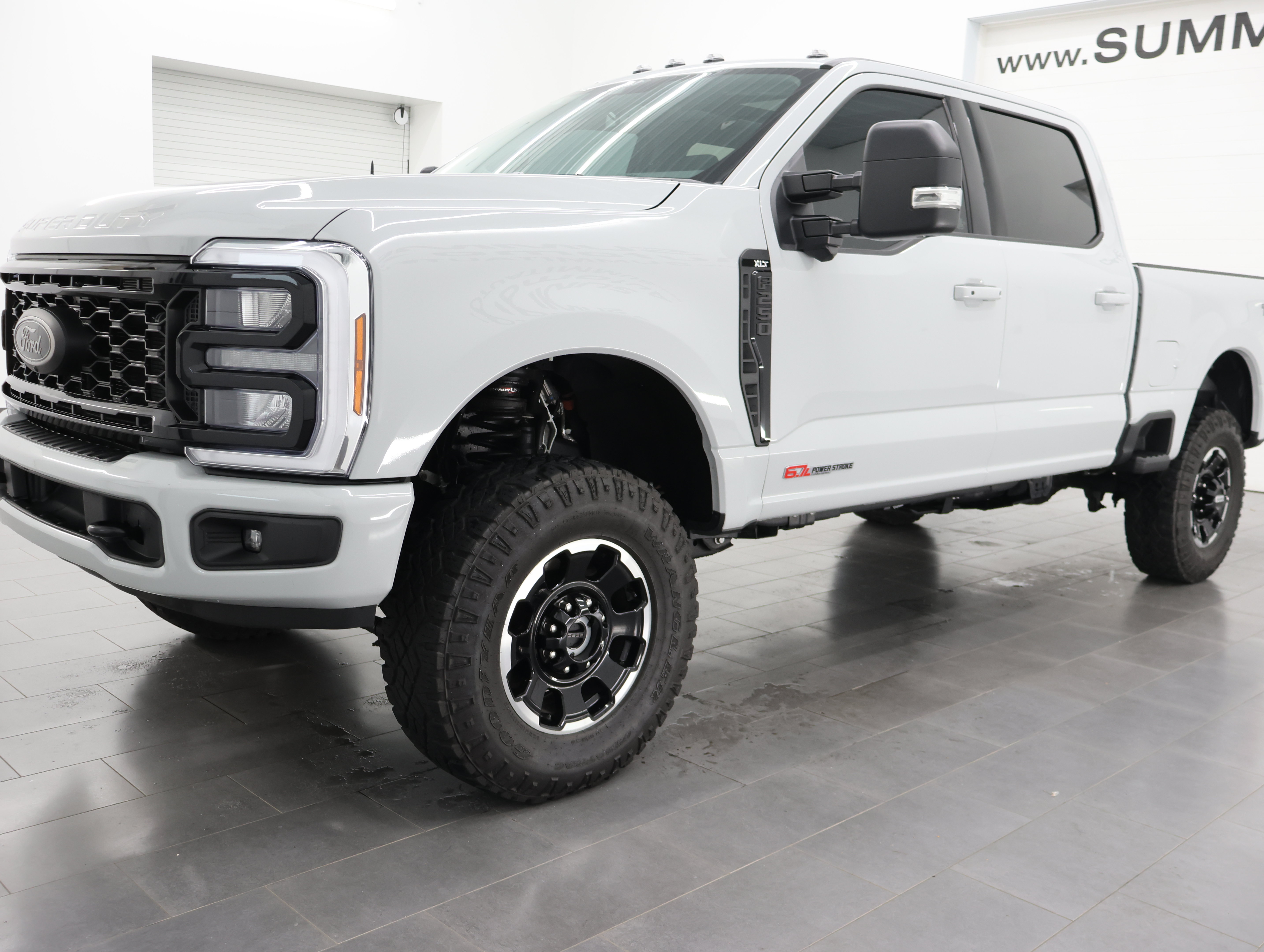 Used 2025 Ford F250 XLT w/ Black Appearance Package AWD/4WD image 7