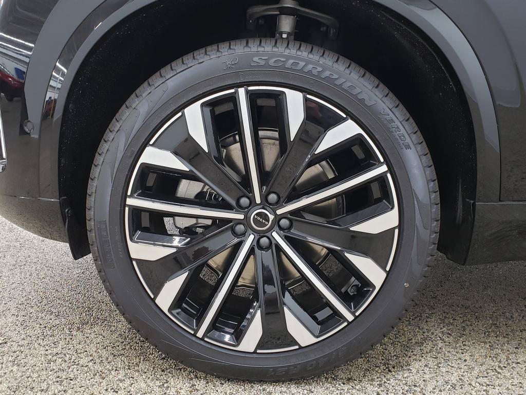 New 2026 Volvo XC90 B6 Plus w/ Protection Package Premier AWD/4WD image 12