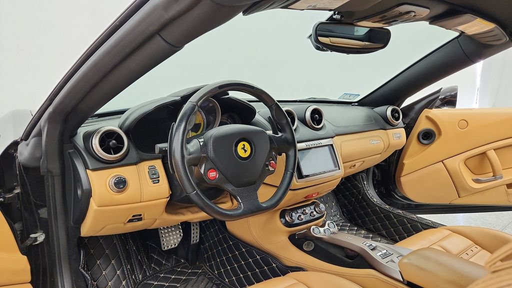 Used 2012 Ferrari California RWD image 13