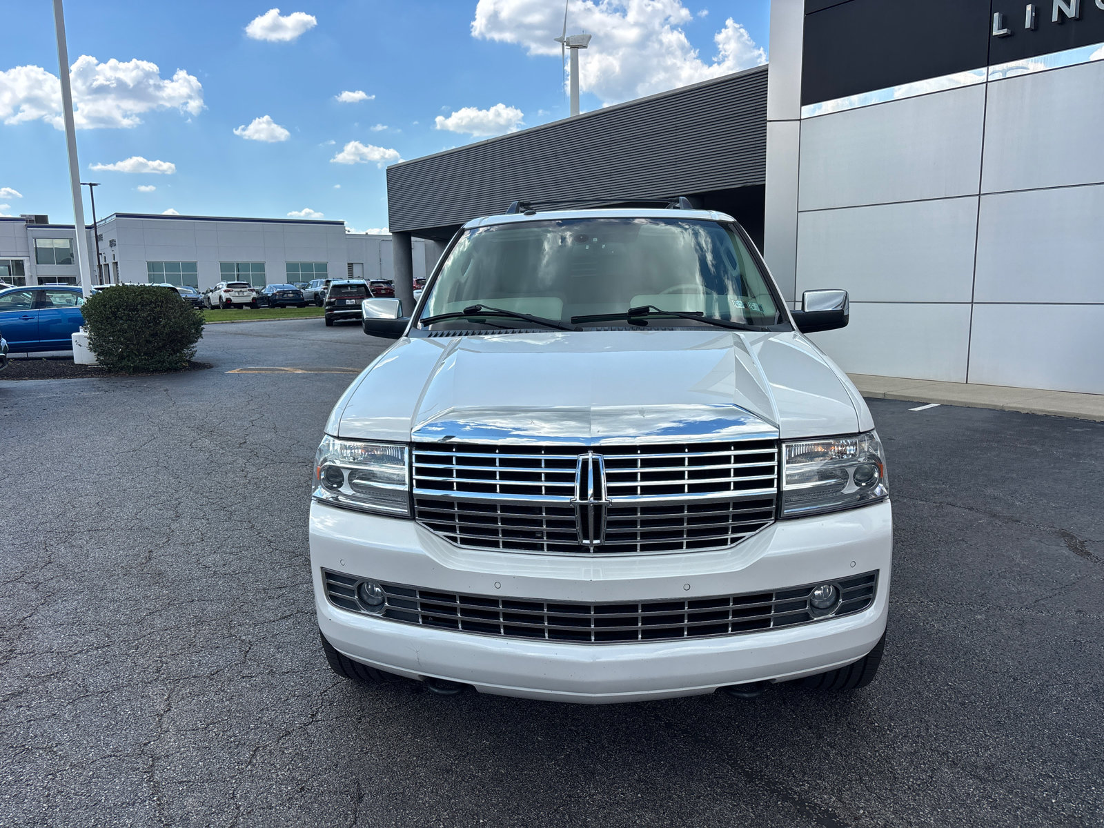 Used 2014 Lincoln Navigator L 4WD image 2