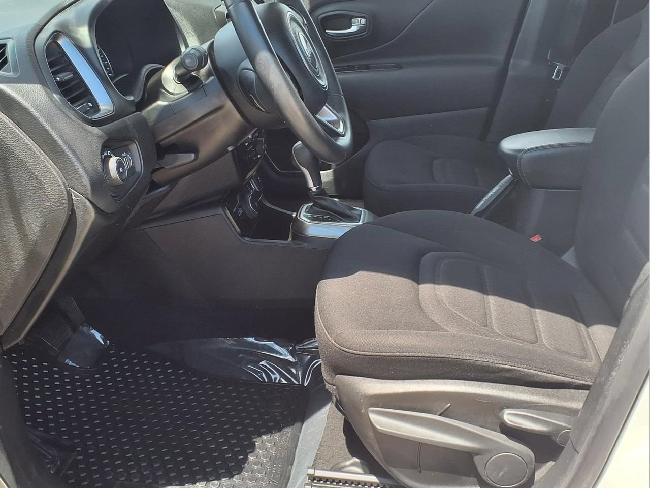 Used 2022 Jeep Renegade Latitude AWD/4WD image 13