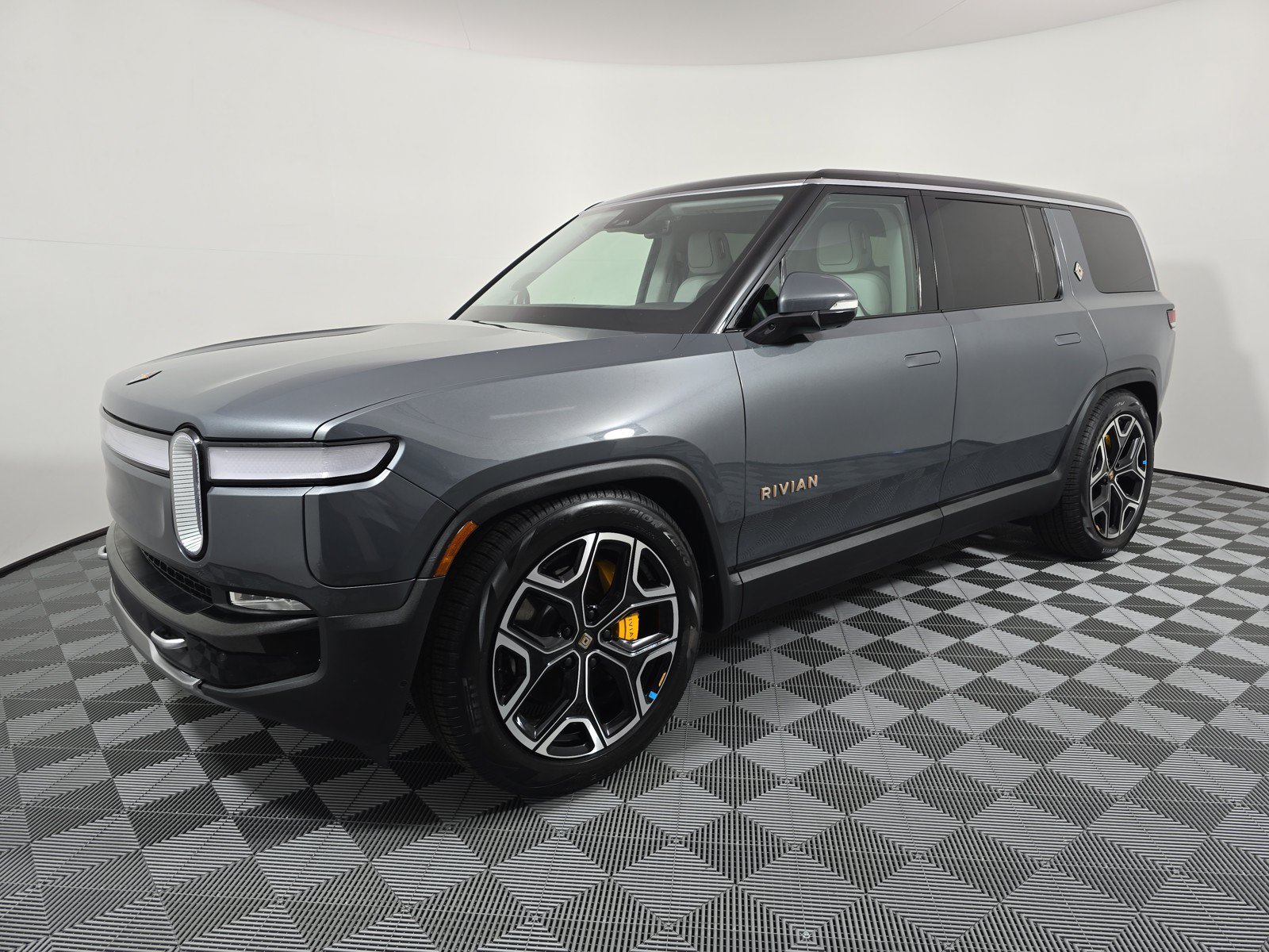 Used 2024 Rivian R1S Adventure AWD/4WD image 1
