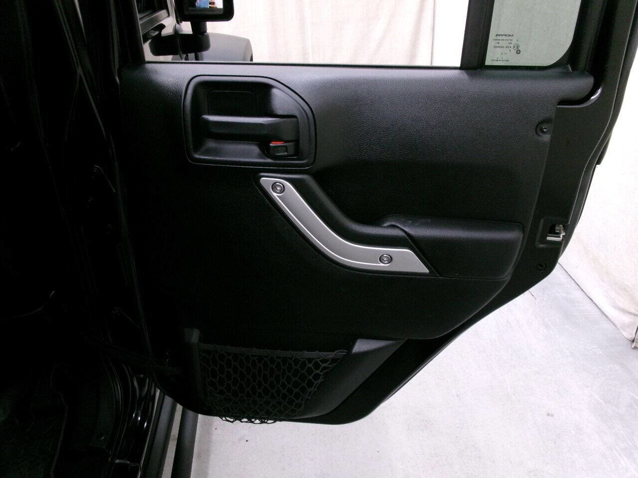 Used 2016 Jeep Wrangler Unlimited Rubicon image 29