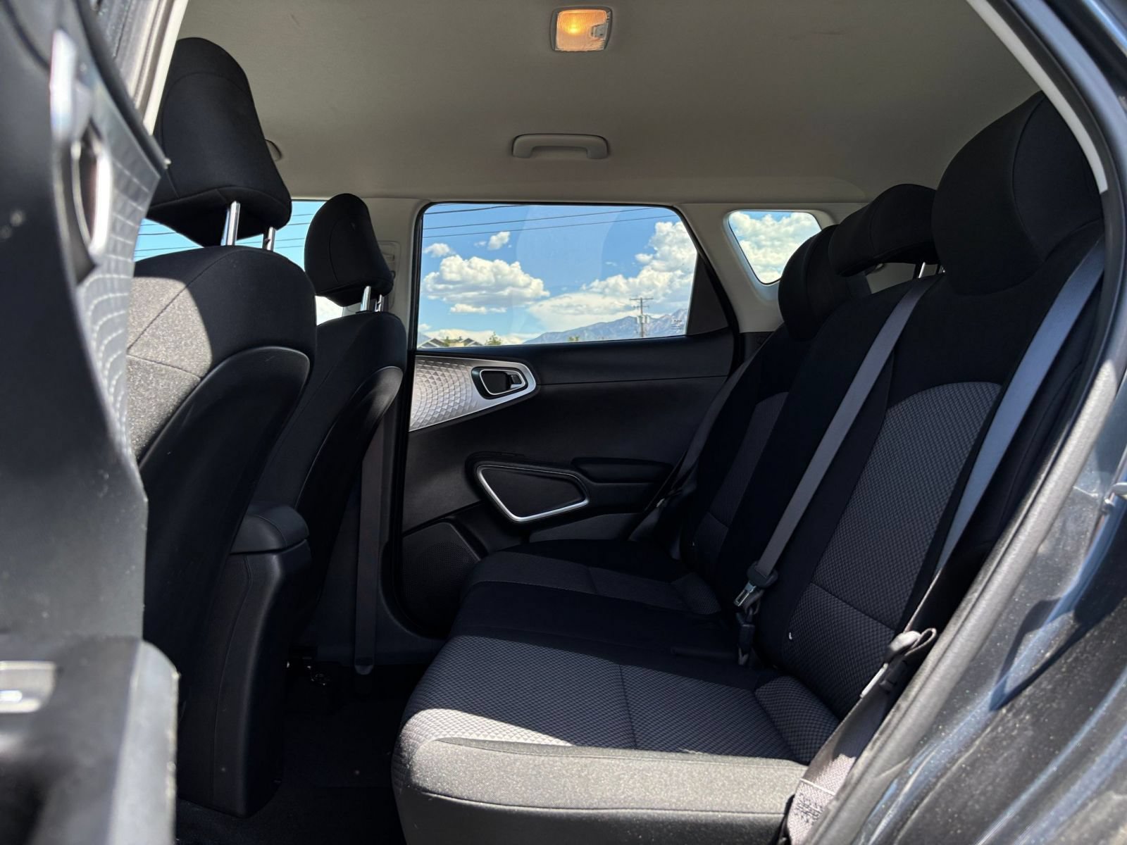 Used 2025 Kia Soul LX w/ LX Technology Package FWD image 22