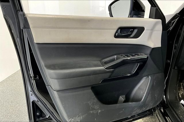 Used 2024 Nissan Pathfinder SV w/ SV Premium Package image 21