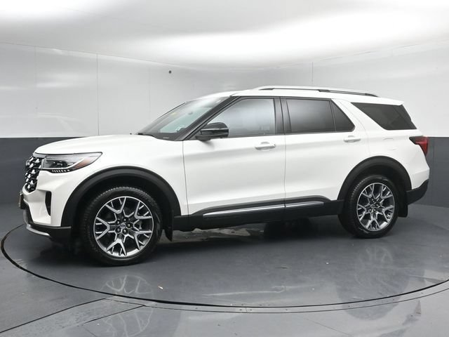 Certified 2025 Ford Explorer Platinum w/ Ultimate Package AWD/4WD image 4