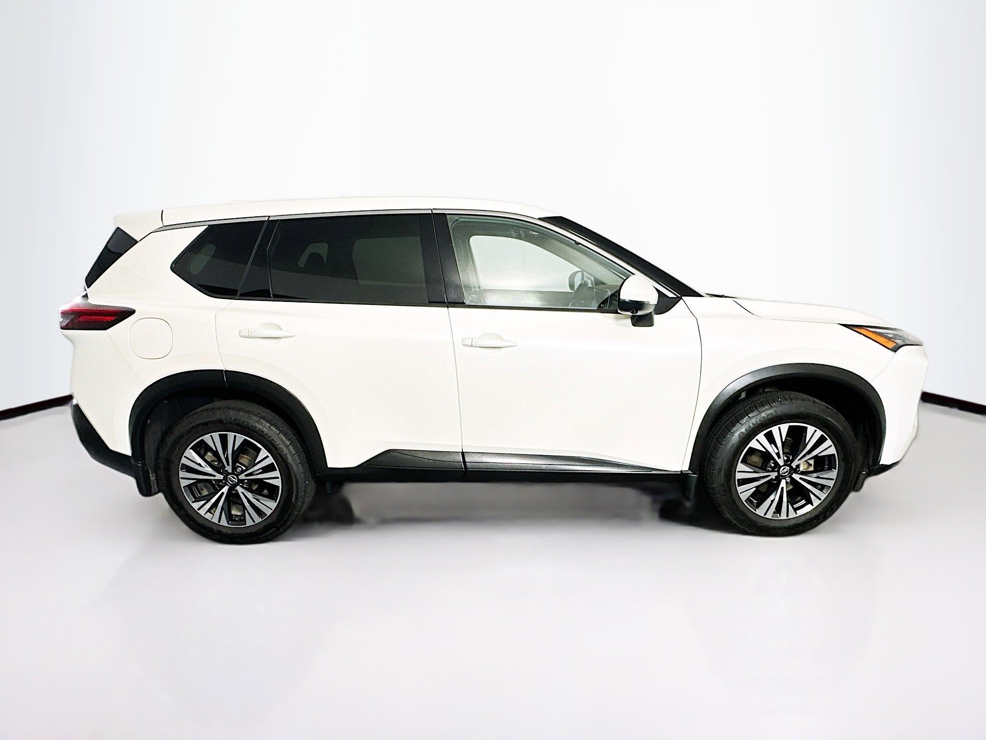 Used 2021 Nissan Rogue SV image 10