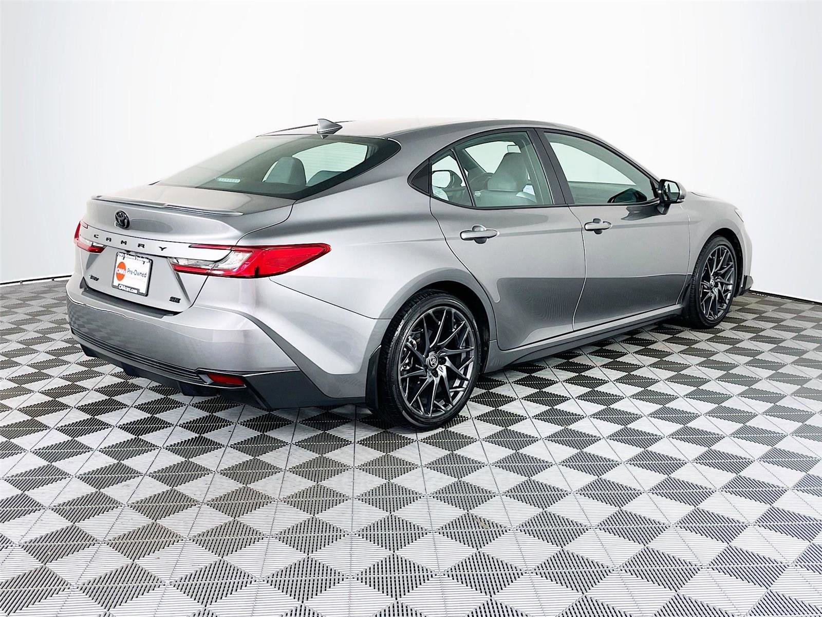 Used 2025 Toyota Camry SE w/ Multimedia Upgrade Package image 9