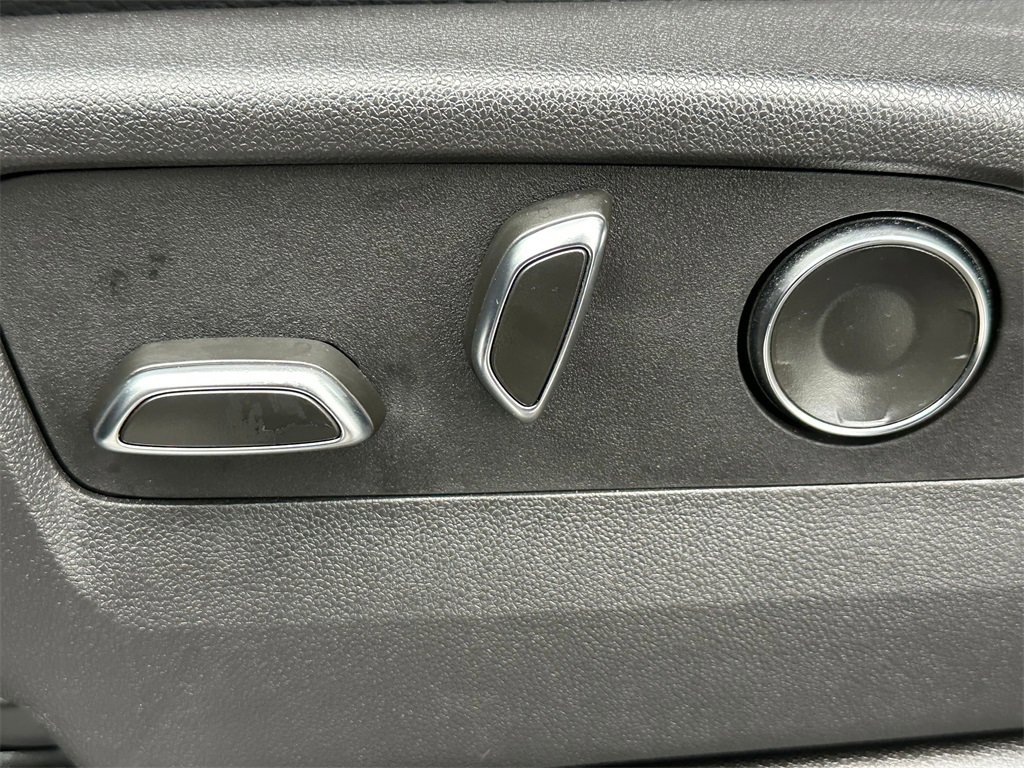 Used 2025 GMC Yukon XL Denali image 23