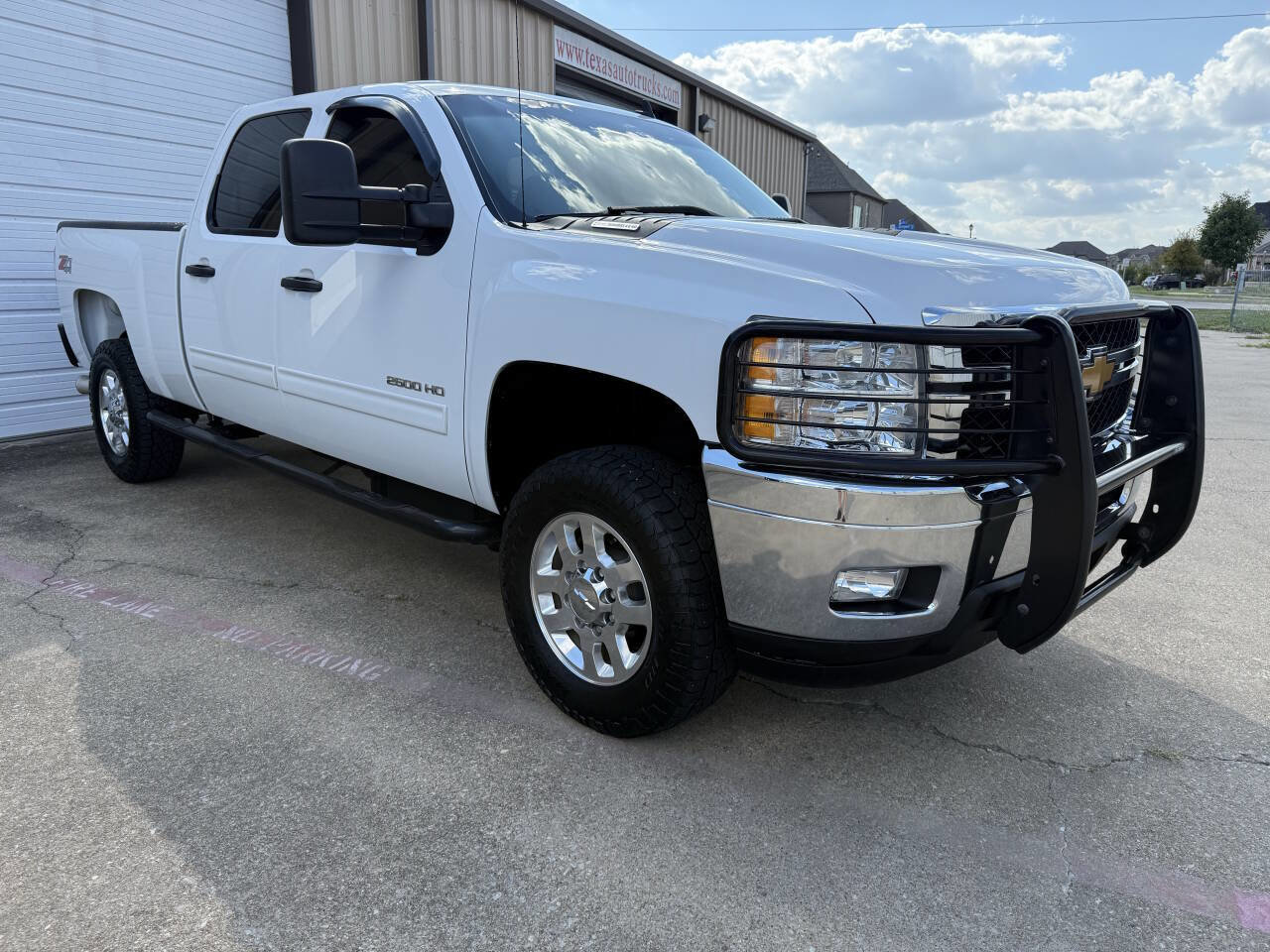 Used 2014 Chevrolet Silverado 2500 LT w/ Interior Plus Package image 3