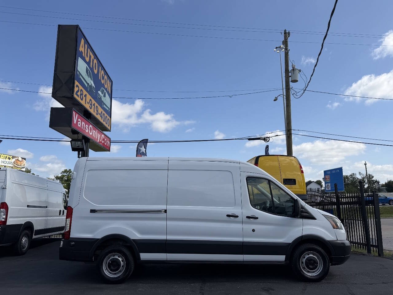 Used 2018 Ford Transit 250 148 Medium Roof RWD image 3