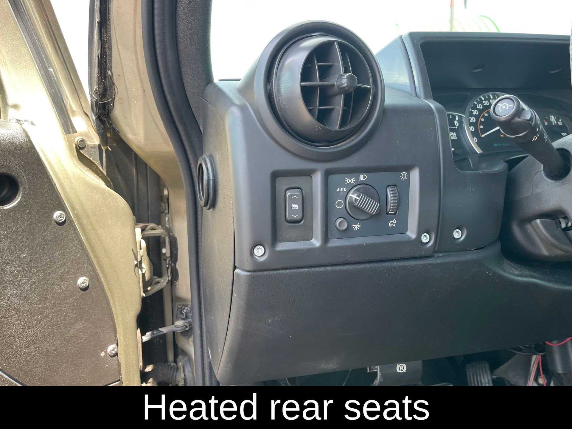 Used 2005 HUMMER H2 SUT w/ Preferred Equipment Group image 13