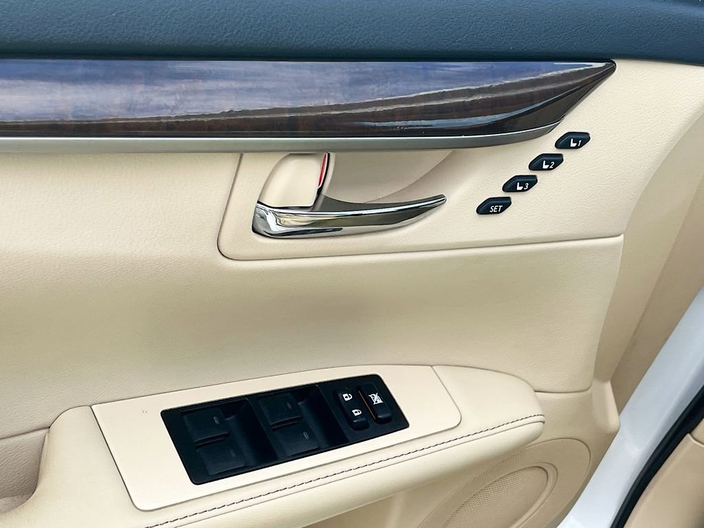 Used 2015 Lexus ES 350 350 w/ Luxury Package image 17