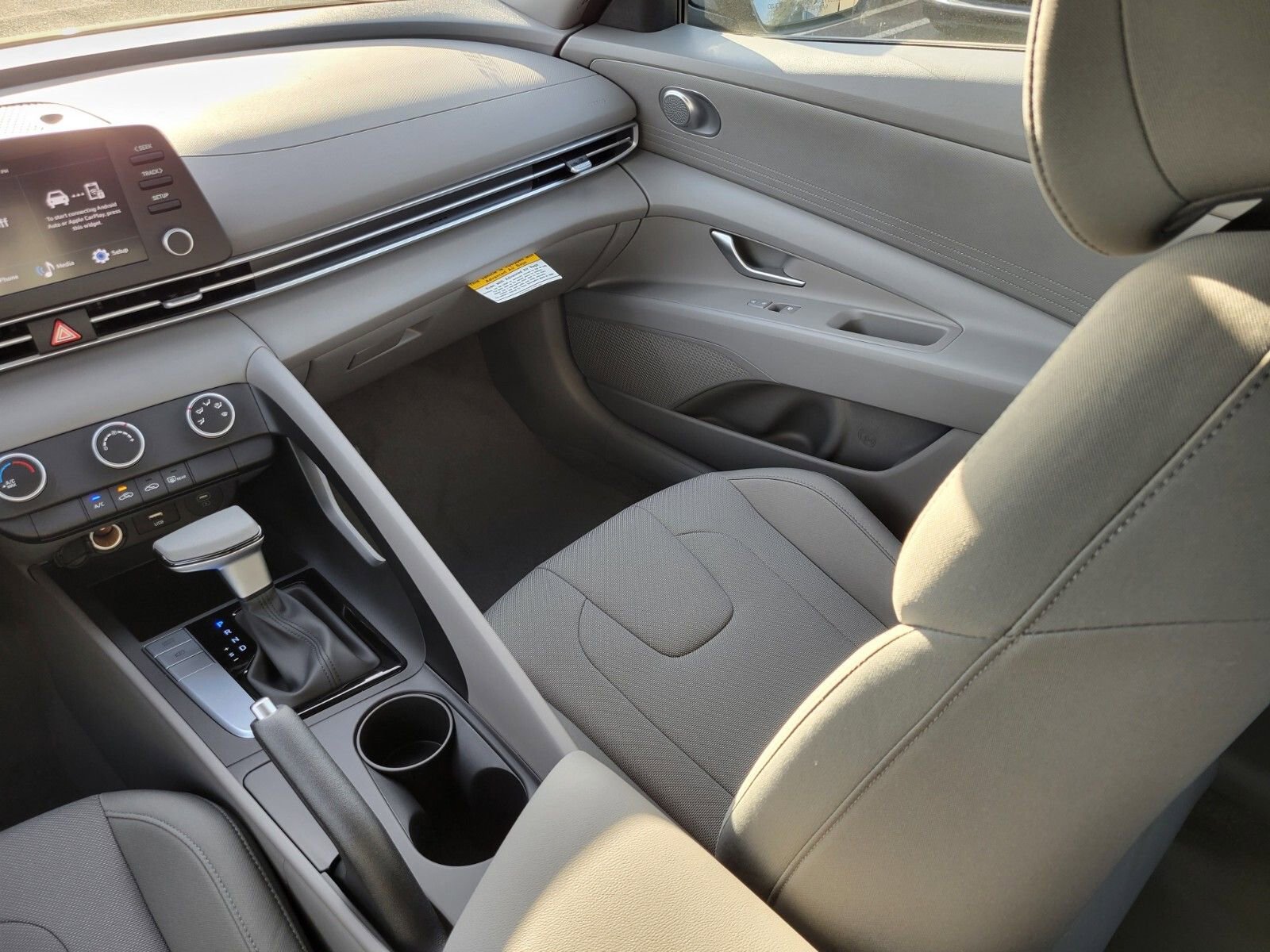 Used 2025 Hyundai Elantra SE image 15