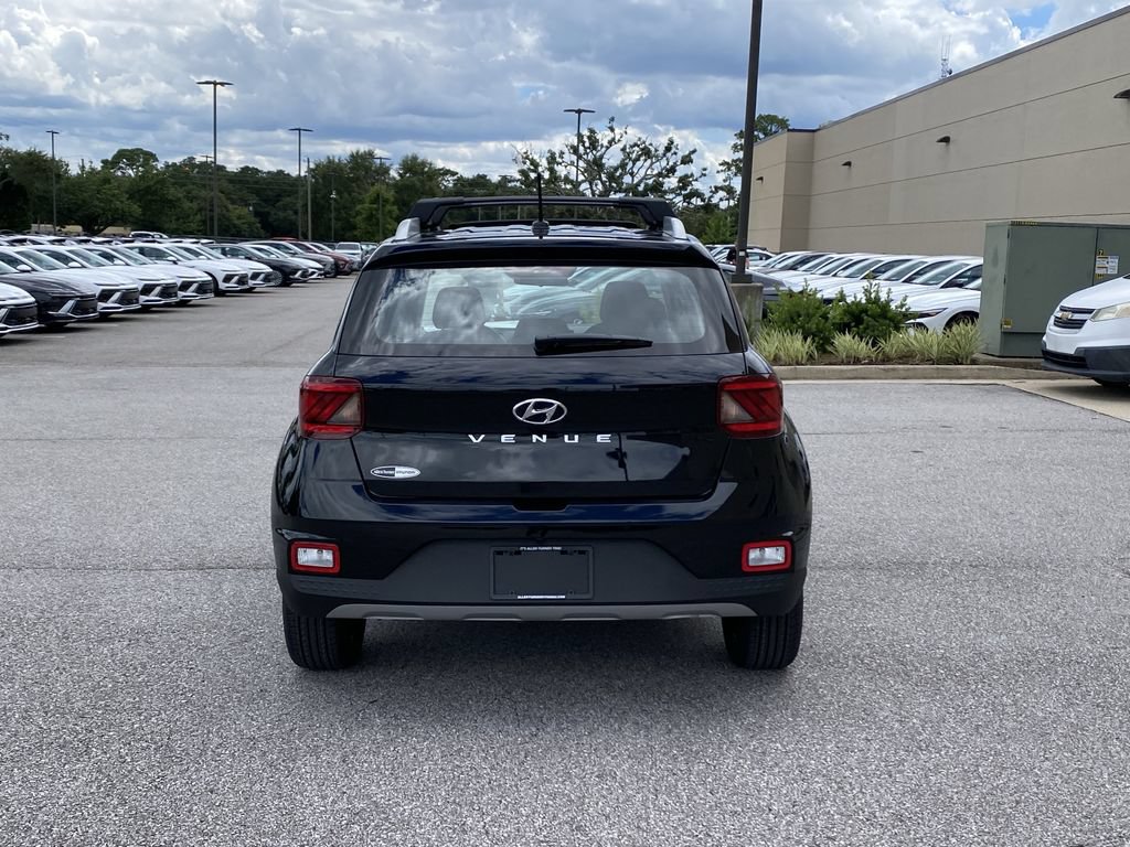New 2026 Hyundai Venue SEL FWD image 7