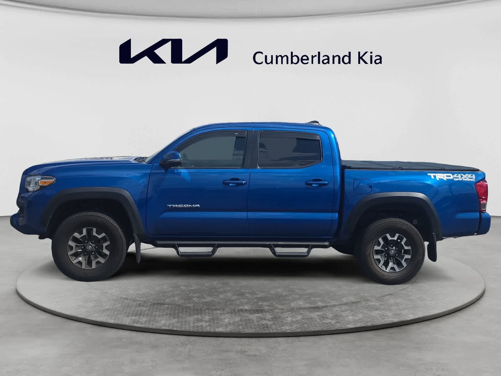 Used 2017 Toyota Tacoma TRD Off-Road AWD/4WD image 2
