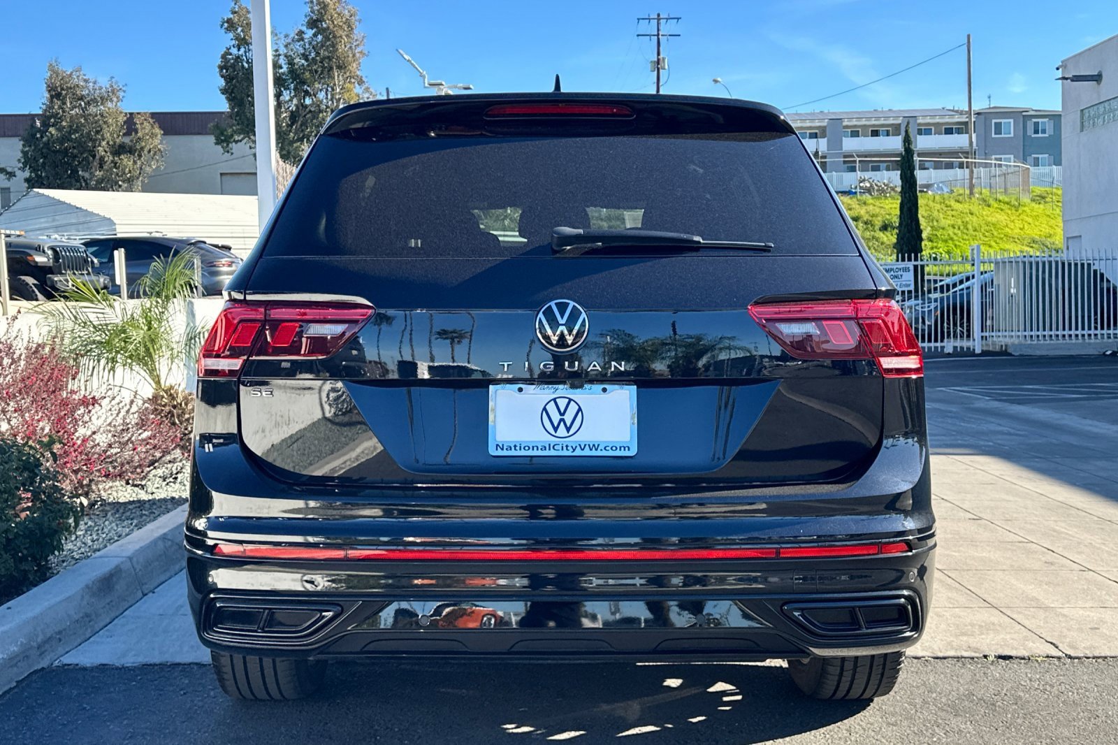 Certified 2022 Volkswagen Tiguan SE R-Line image 6