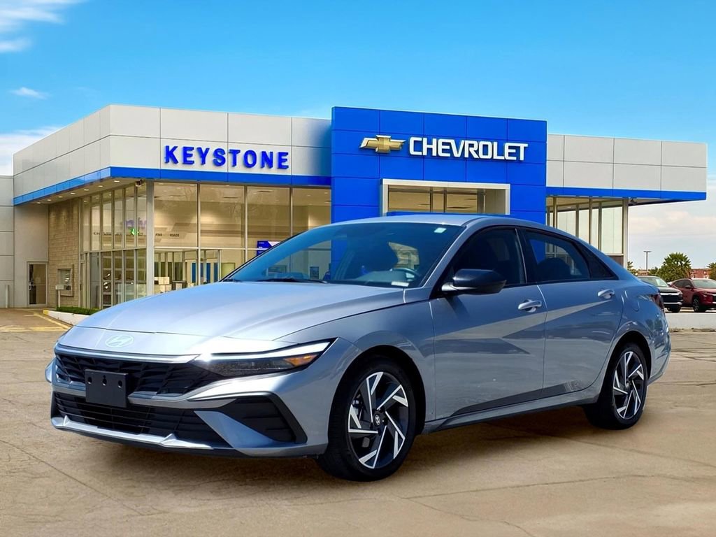 Used 2025 Hyundai Elantra Sport FWD image 3