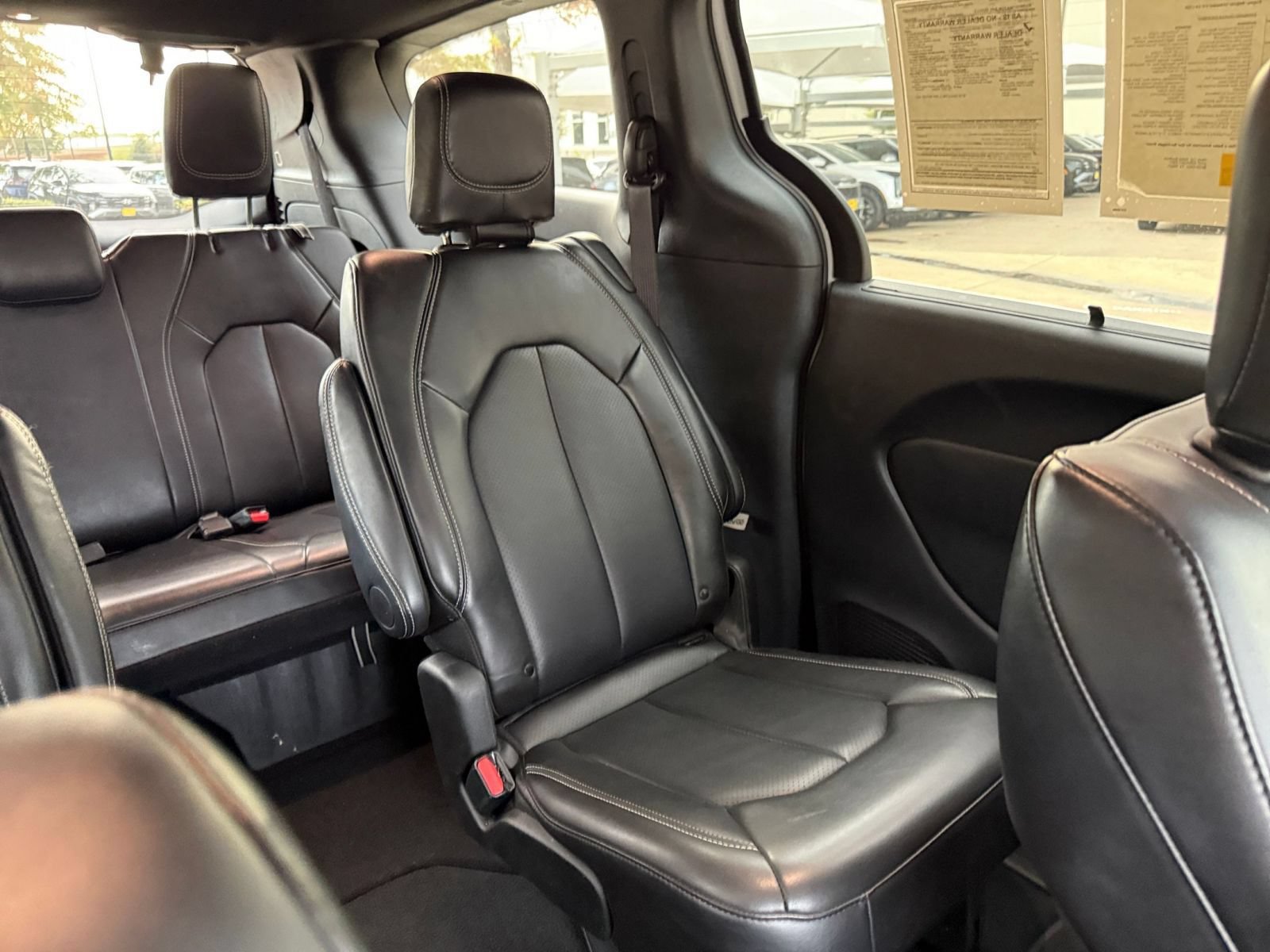 Used 2025 Chrysler Pacifica Select FWD image 38