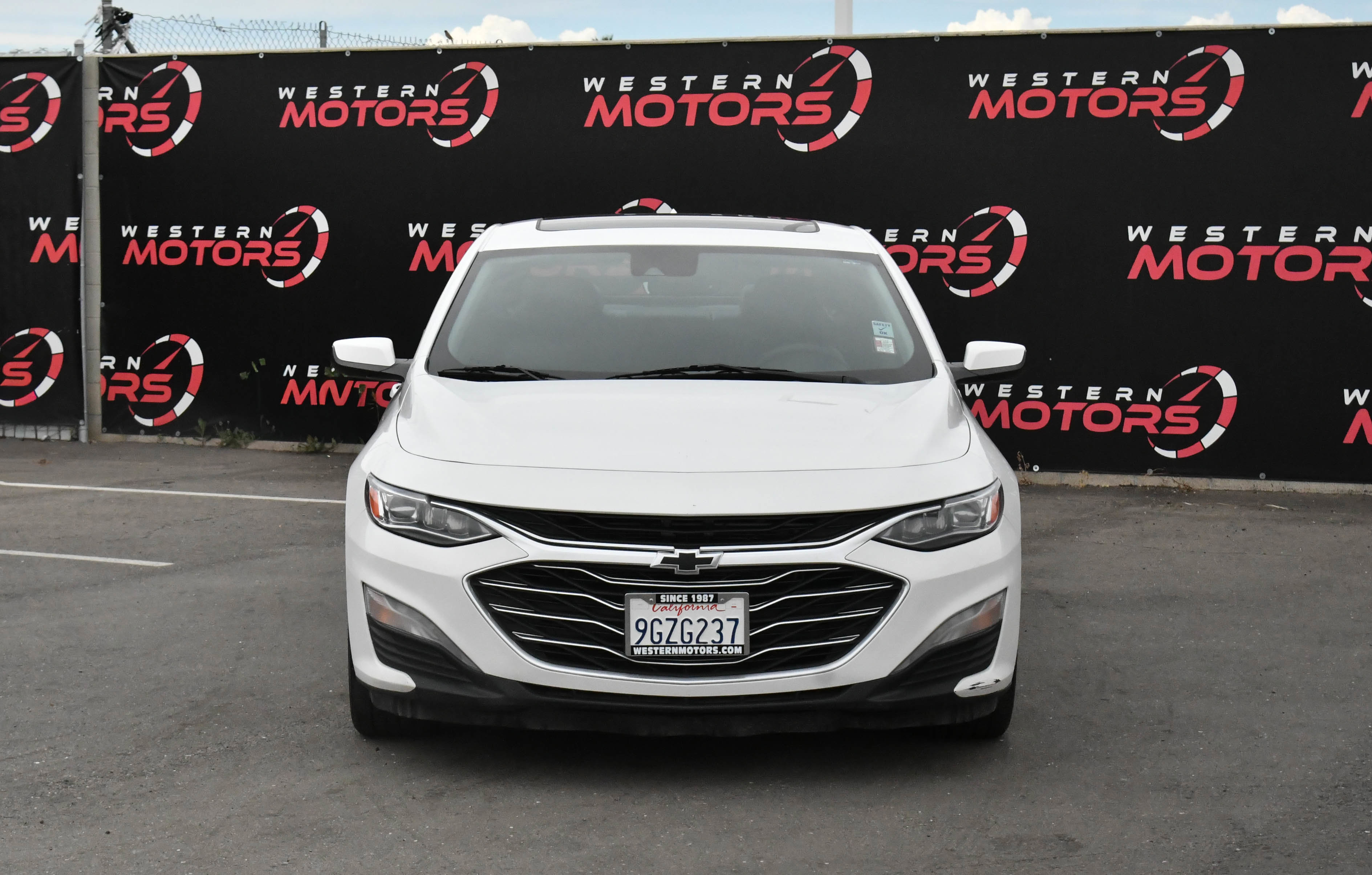 Used 2023 Chevrolet Malibu LT FWD image 2